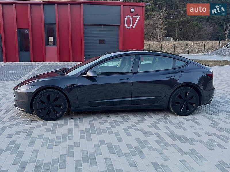 Седан Tesla Model 3 2024 в Львове
