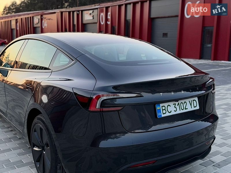 Седан Tesla Model 3 2024 в Львове