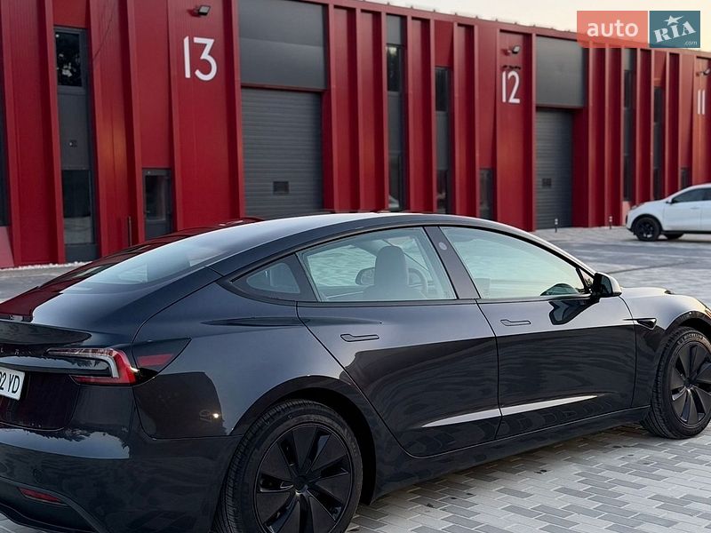 Седан Tesla Model 3 2024 в Львове