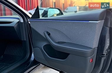 Седан Tesla Model 3 2024 в Львове