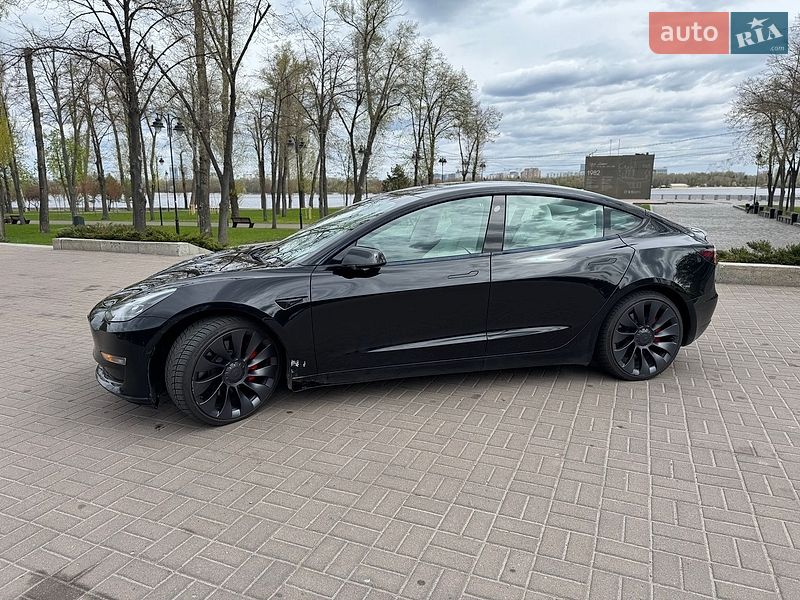 Седан Tesla Model 3 2022 в Киеве