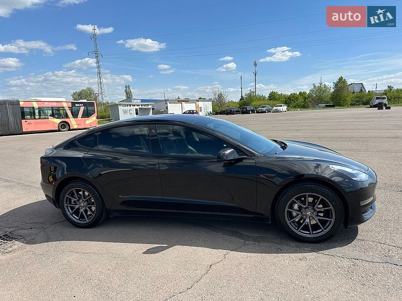 Седан Tesla Model 3 2018 в Ужгороде