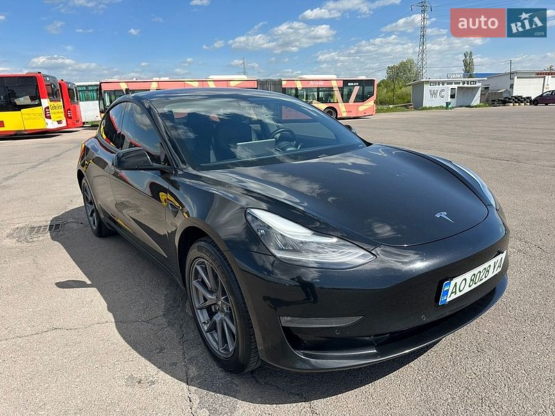 Седан Tesla Model 3 2018 в Ужгороді
