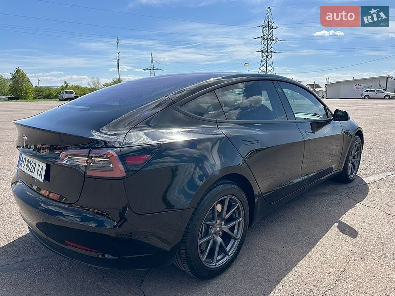 Седан Tesla Model 3 2018 в Ужгороде