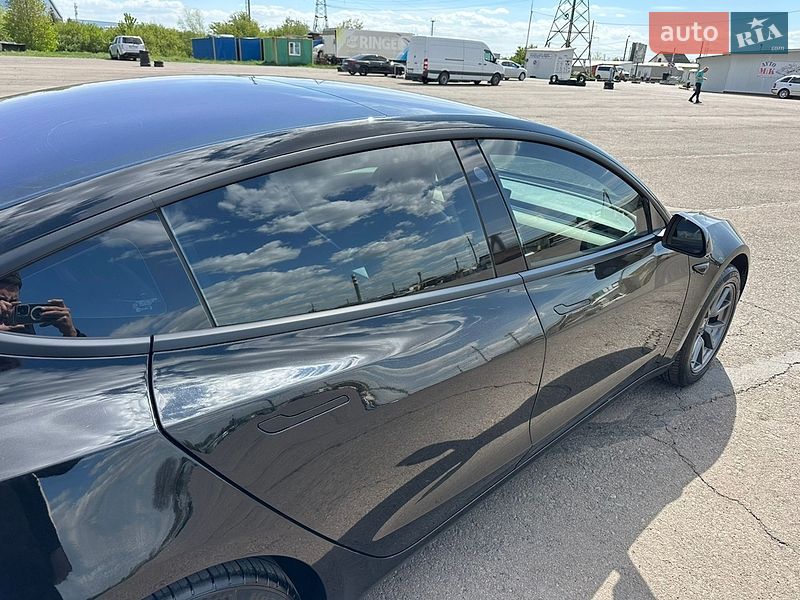 Седан Tesla Model 3 2018 в Ужгороде