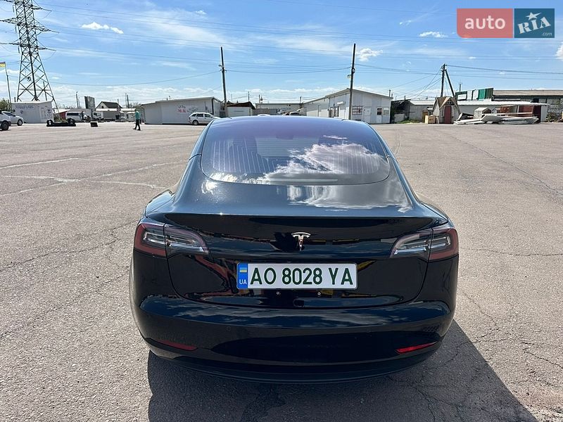 Седан Tesla Model 3 2018 в Ужгороде