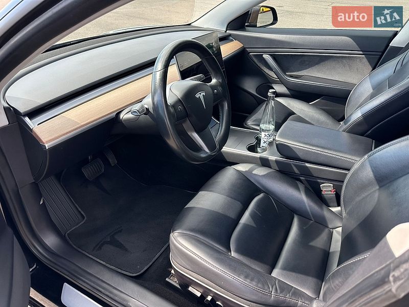 Седан Tesla Model 3 2018 в Ужгороде