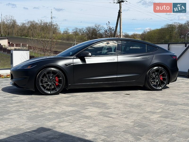 Седан Tesla Model 3 2024 в Тернополе