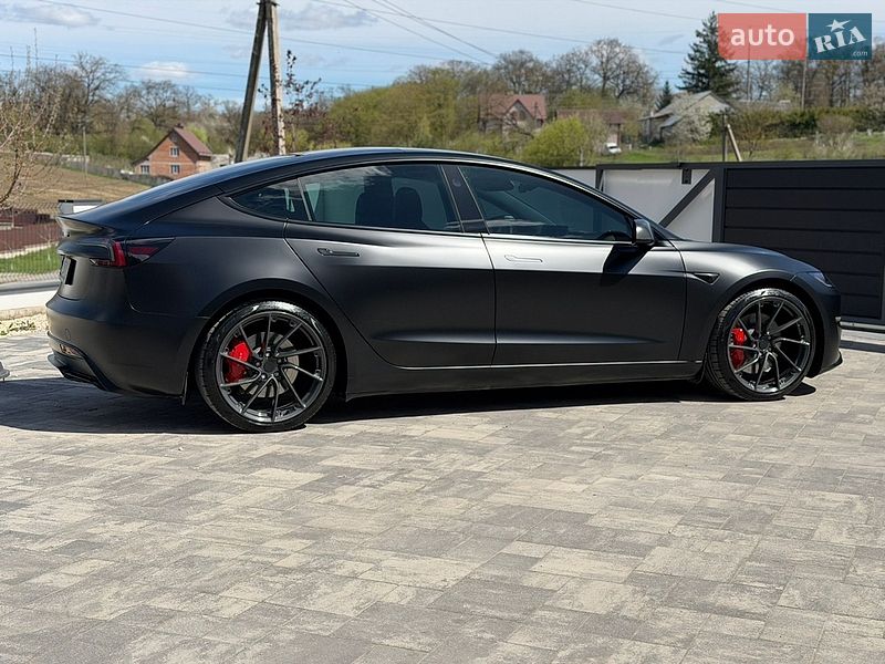 Седан Tesla Model 3 2024 в Тернополе