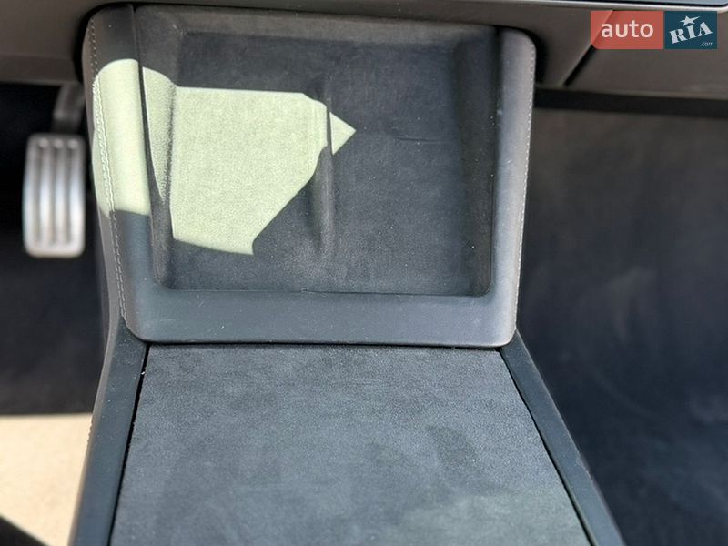 Седан Tesla Model 3 2024 в Тернополе