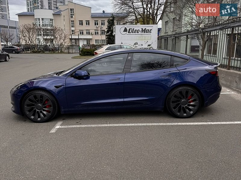 Седан Tesla Model 3 2021 в Киеве