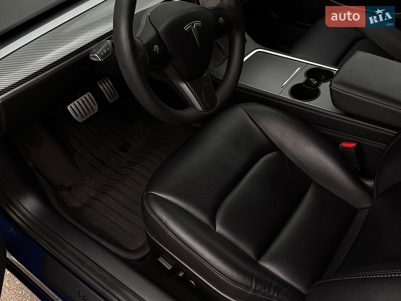 Седан Tesla Model 3 2021 в Киеве