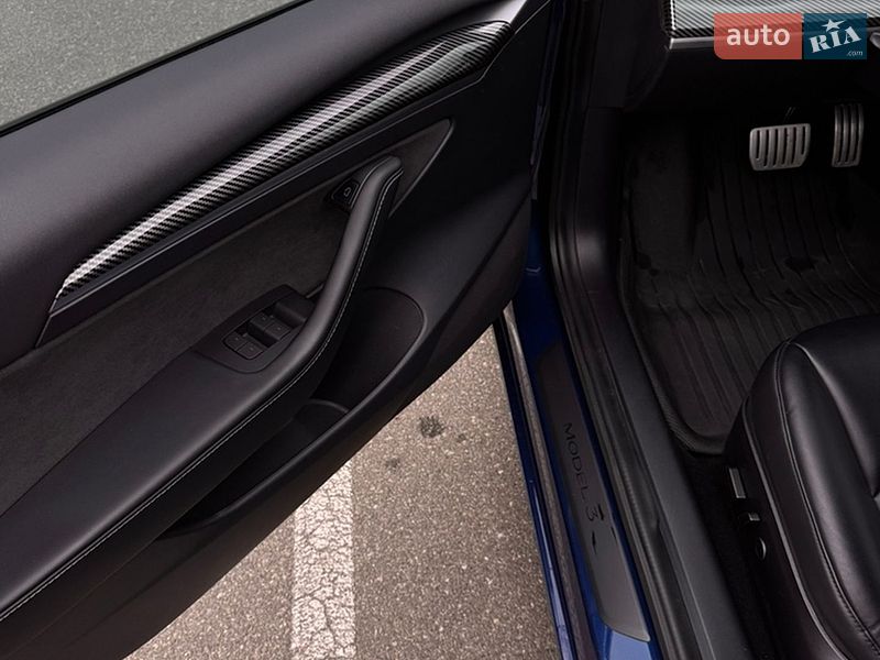 Седан Tesla Model 3 2021 в Киеве