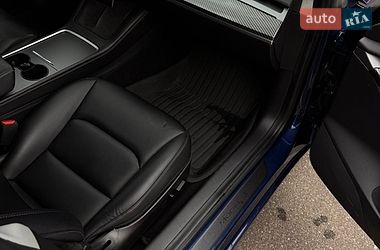 Седан Tesla Model 3 2021 в Киеве