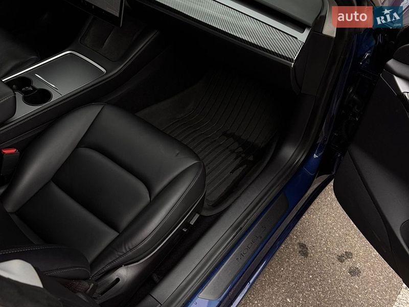 Седан Tesla Model 3 2021 в Киеве