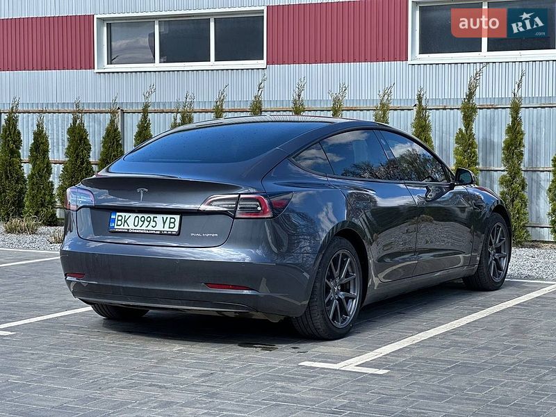 Седан Tesla Model 3 2021 в Луцке