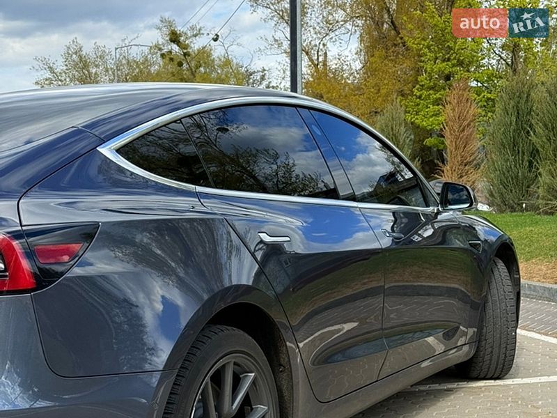 Седан Tesla Model 3 2019 в Киеве