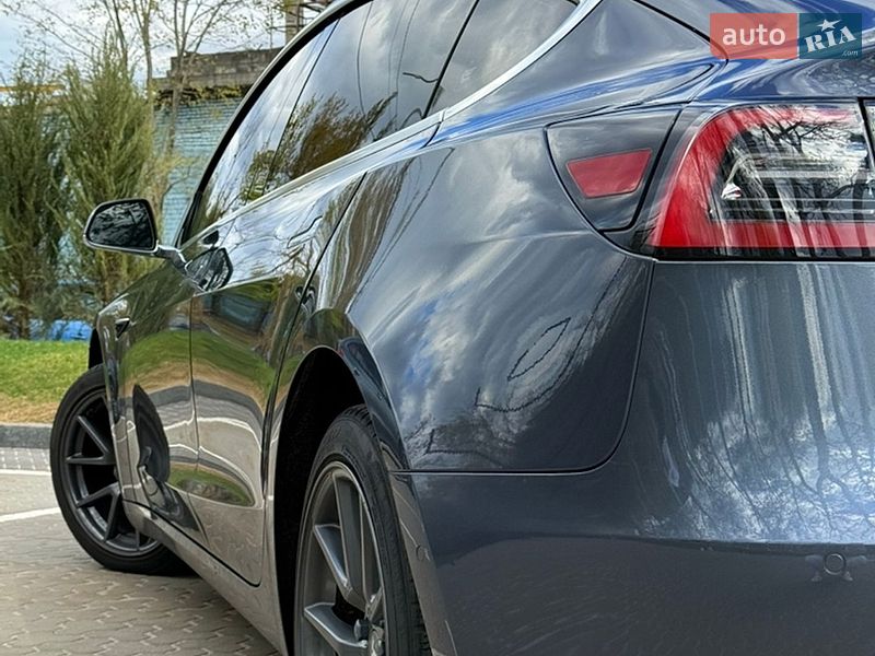 Седан Tesla Model 3 2019 в Киеве