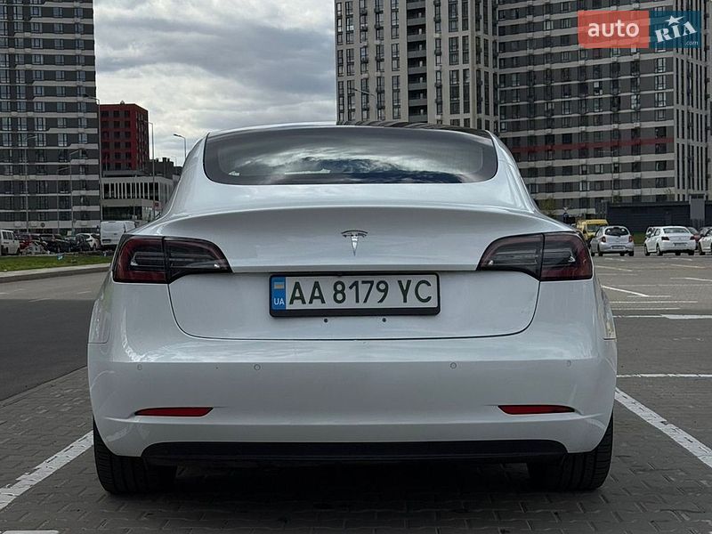 Седан Tesla Model 3 2018 в Киеве