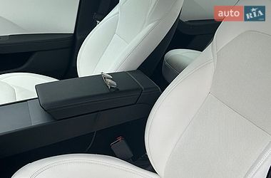Седан Tesla Model 3 2024 в Львове