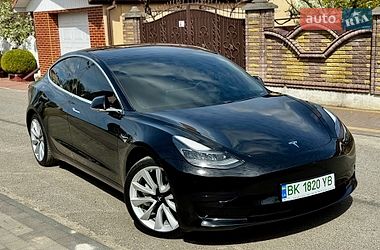 Седан Tesla Model 3 2020 в Дубно