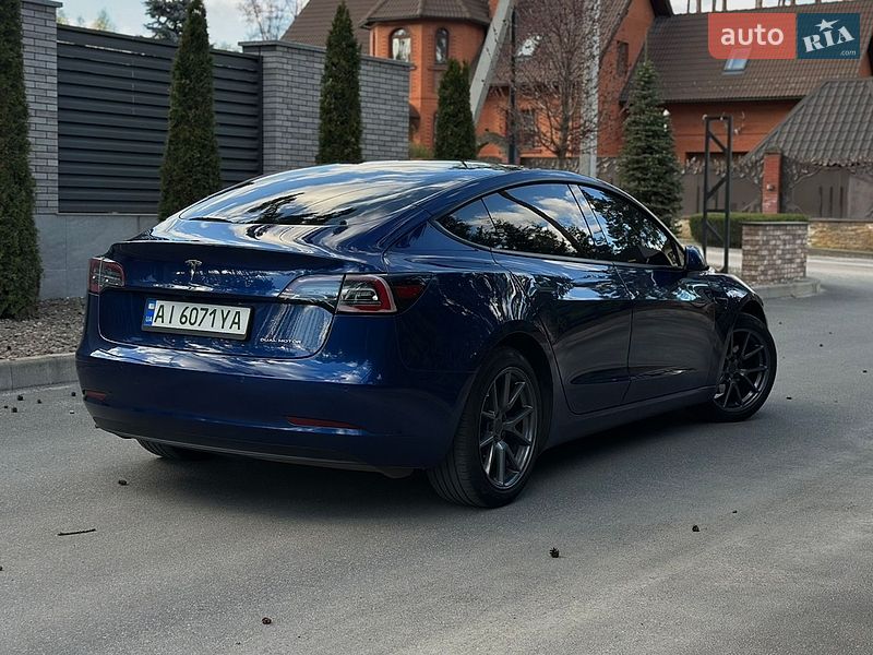 Седан Tesla Model 3 2021 в Киеве