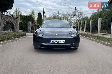 Седан Tesla Model 3 2024 в Нововолинську