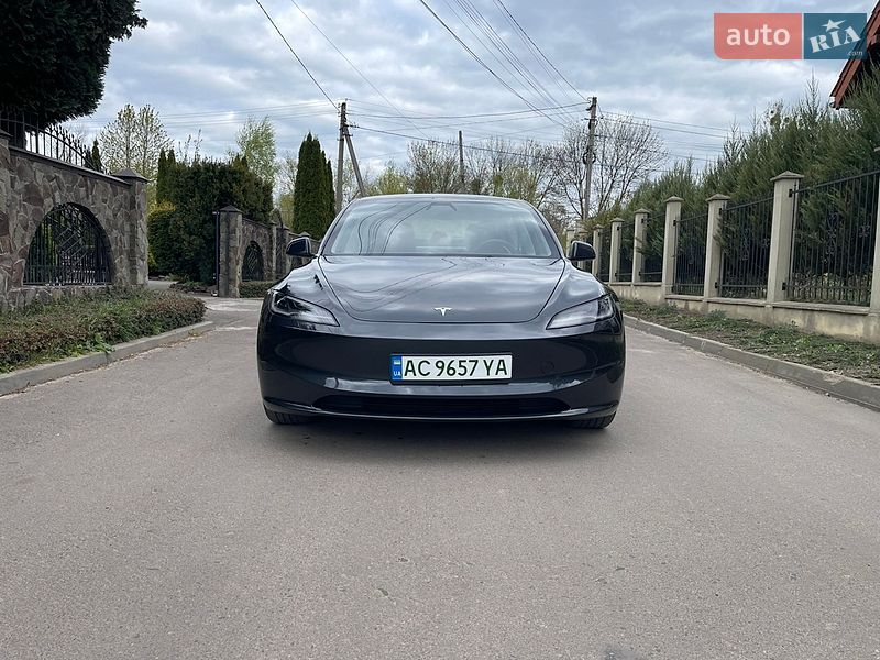 Седан Tesla Model 3 2024 в Нововолинську