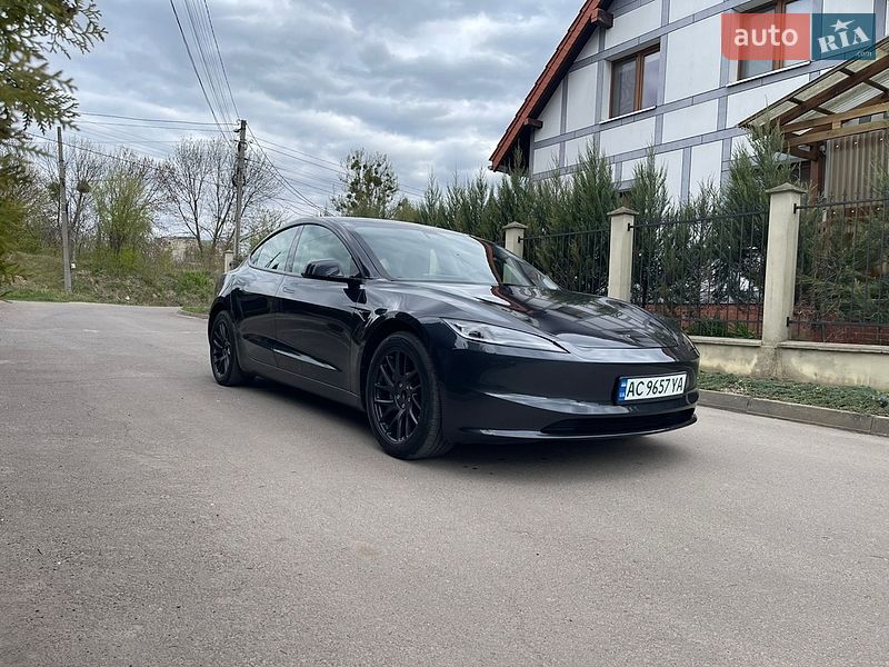 Седан Tesla Model 3 2024 в Нововолинську