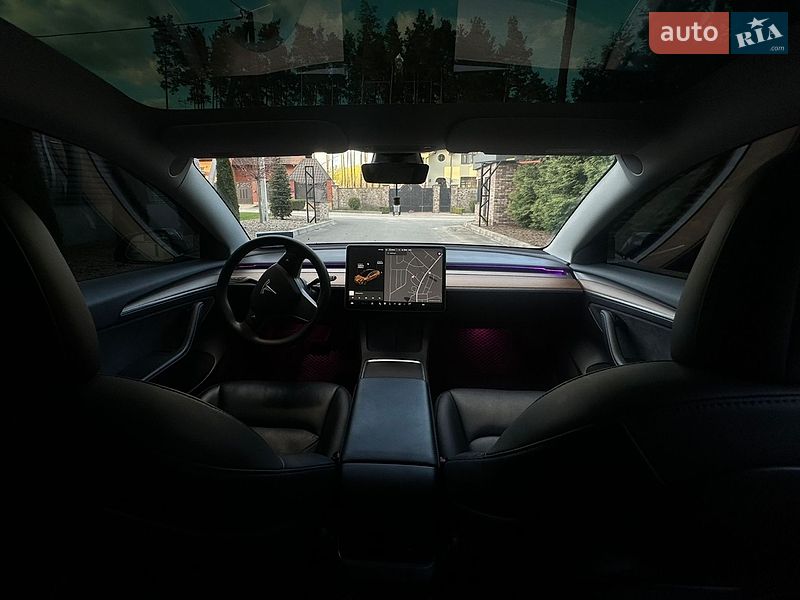 Седан Tesla Model 3 2021 в Киеве