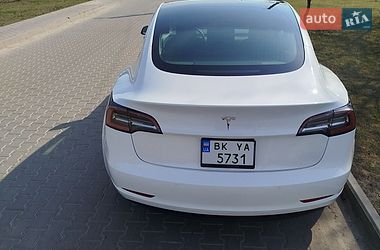 Седан Tesla Model 3 2020 в Ровно