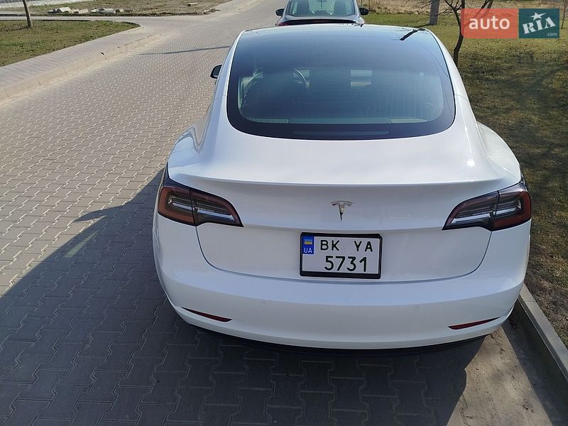Седан Tesla Model 3 2020 в Ровно