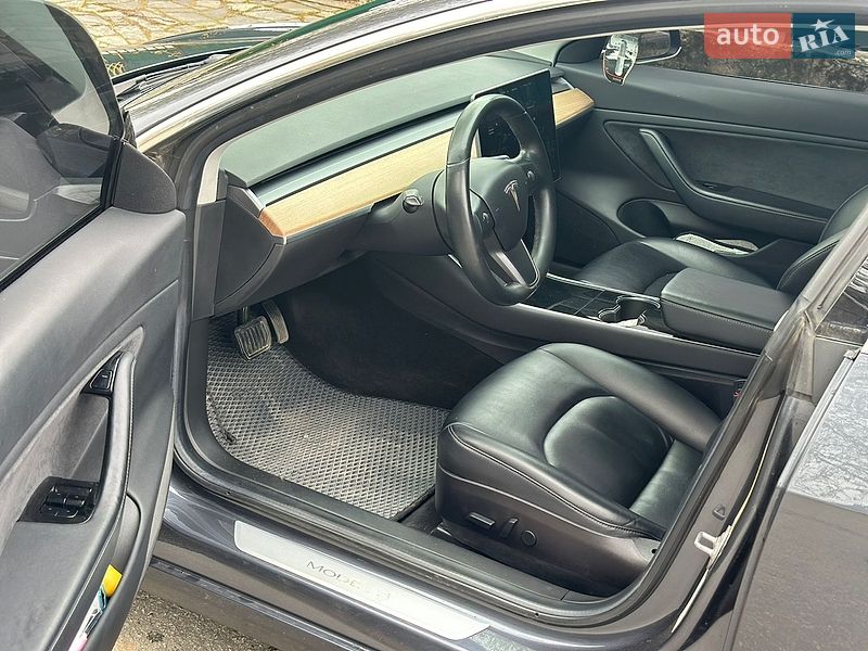 Седан Tesla Model 3 2018 в Житомире