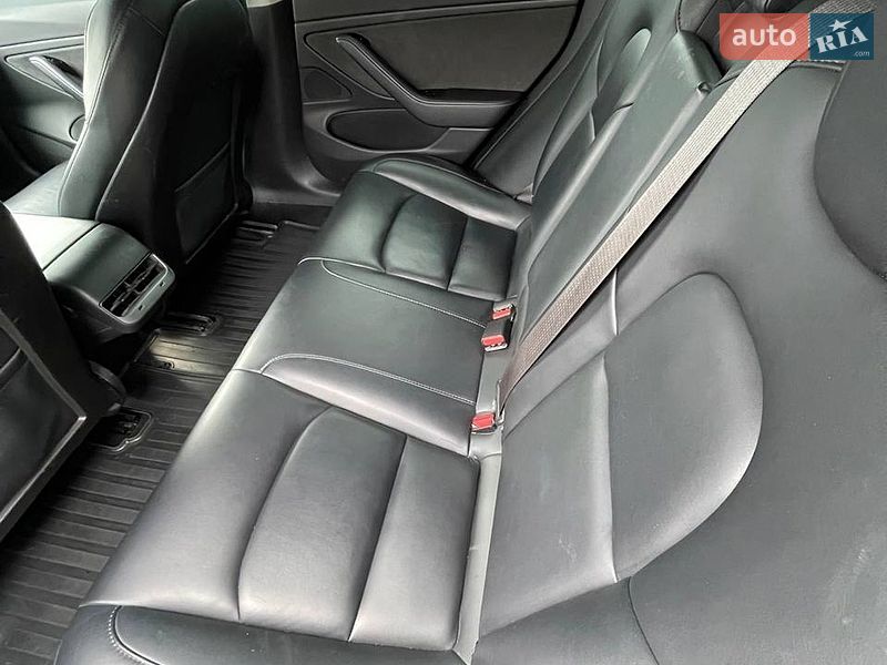 Седан Tesla Model 3 2018 в Києві