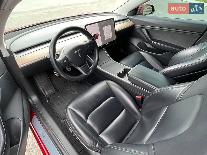 Седан Tesla Model 3 2018 в Києві