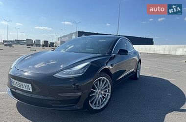 Седан Tesla Model 3 2018 в Львове