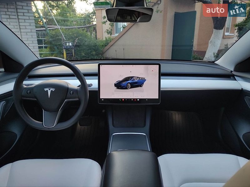 Седан Tesla Model 3 2022 в Києві