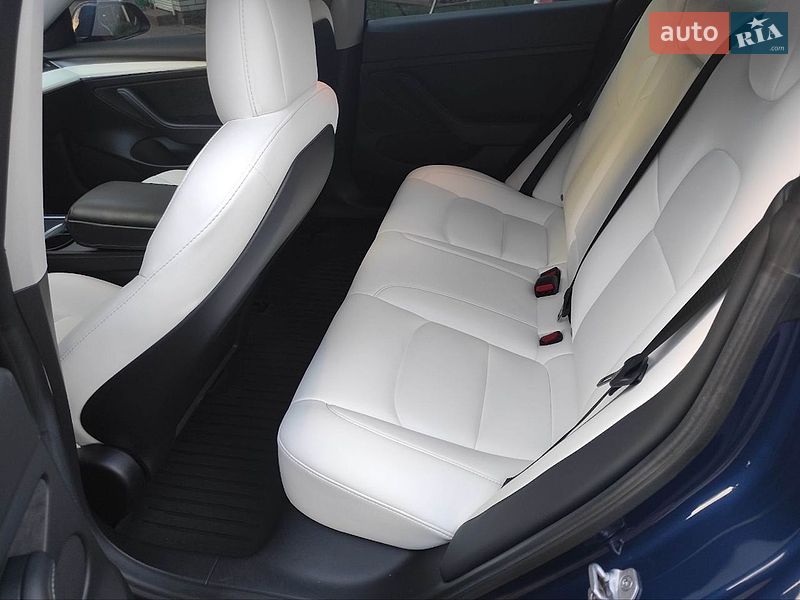 Седан Tesla Model 3 2022 в Києві
