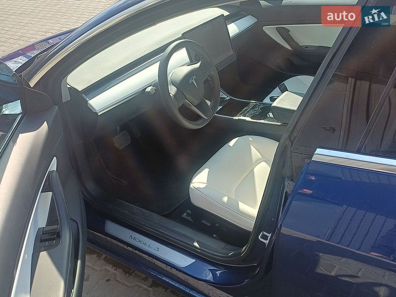 Седан Tesla Model 3 2020 в Киеве