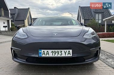 Седан Tesla Model 3 2021 в Киеве