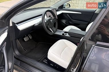 Седан Tesla Model 3 2021 в Киеве