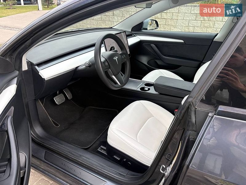 Седан Tesla Model 3 2021 в Киеве