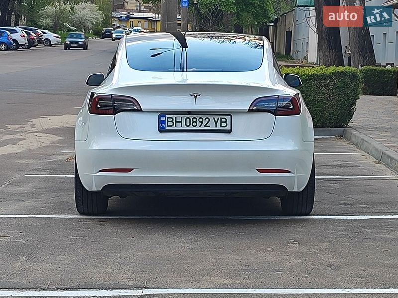 Седан Tesla Model 3 2023 в Одессе