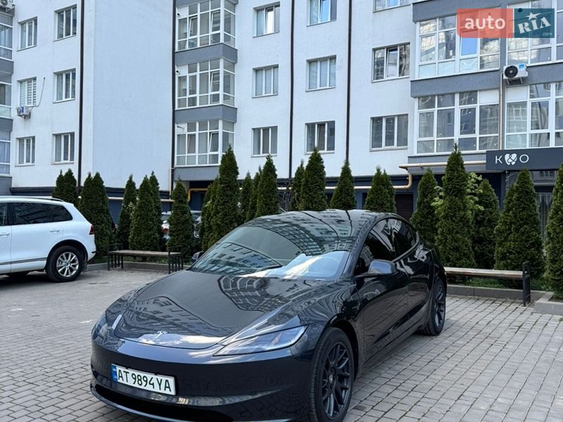 Tesla Model 3 2024