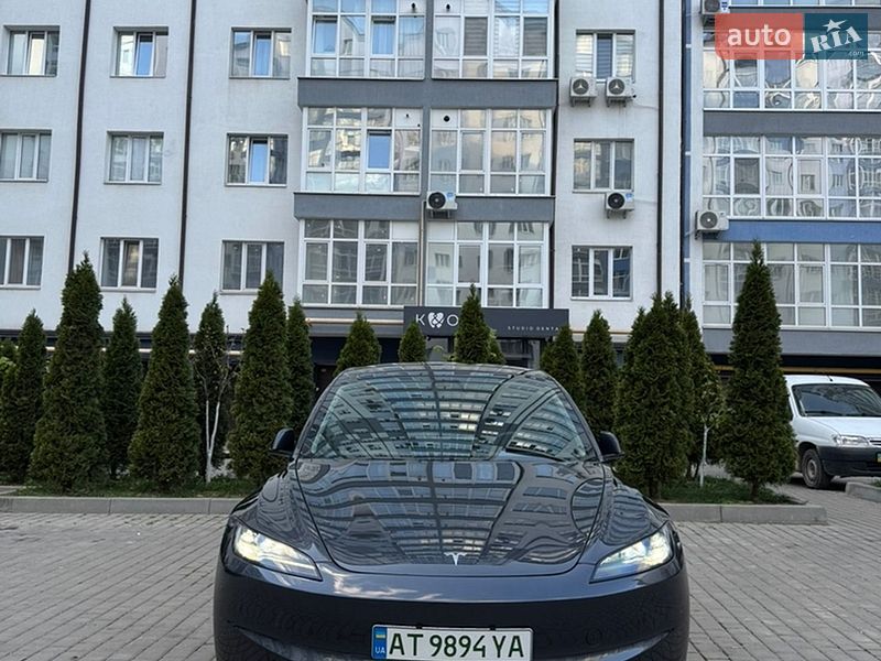 Седан Tesla Model 3 2024 в Ивано-Франковске