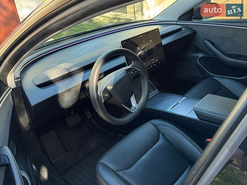 Седан Tesla Model 3 2024 в Ивано-Франковске