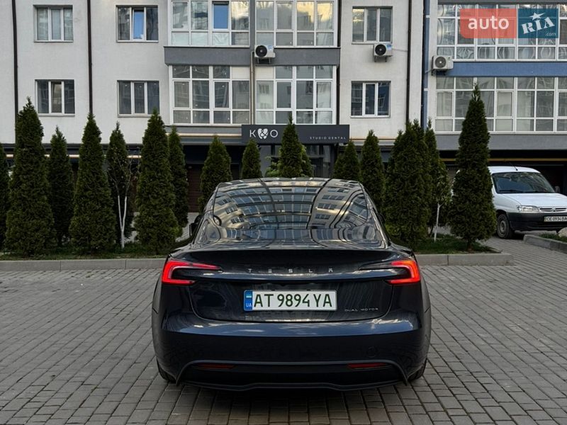 Седан Tesla Model 3 2024 в Ивано-Франковске