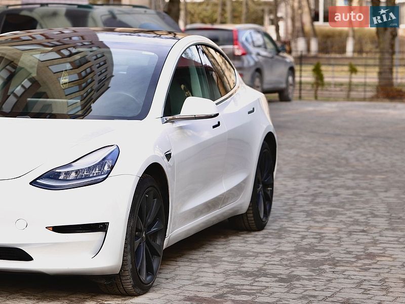 Седан Tesla Model 3 2019 в Тернополе