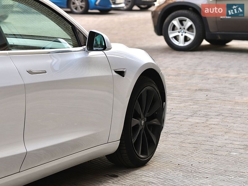 Седан Tesla Model 3 2019 в Тернополе
