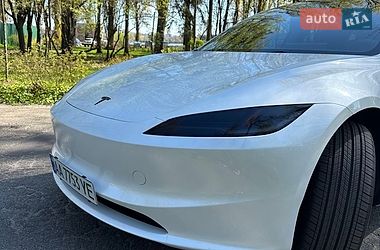 Седан Tesla Model 3 2025 в Киеве